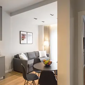 Stylish And Renovated Retreat In Thessaloniki: Cozy At Ioulianou 33 Daire Selanik